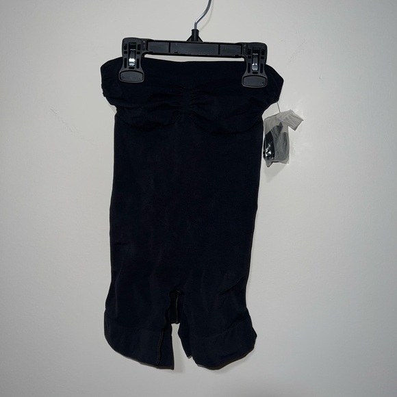 SKIMS SEAMLESS SCULPT STRAPLESS SHORTIE BODYSUIT ONYX BLACK MEDIU - Picture 2 of 5